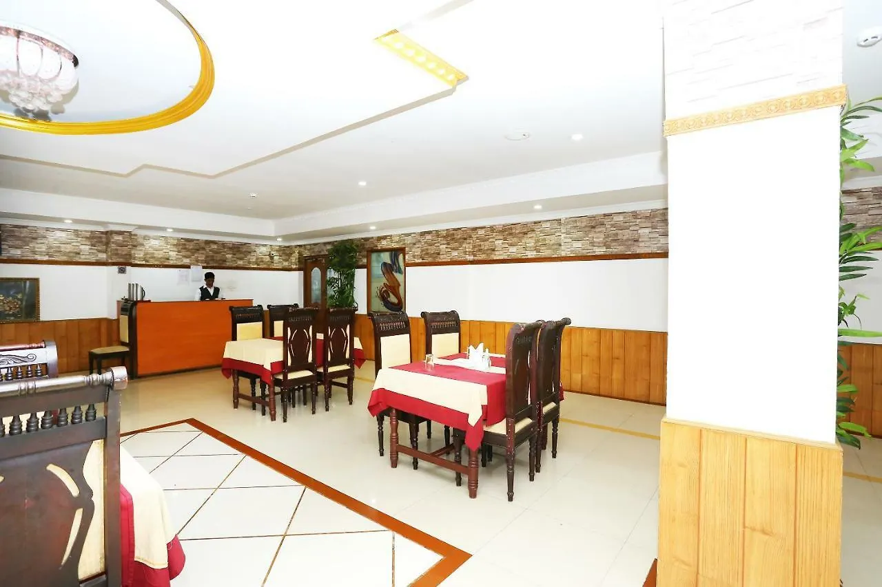 Oyo 37085 Smart Residency Hotel Thrissur 4*,  India