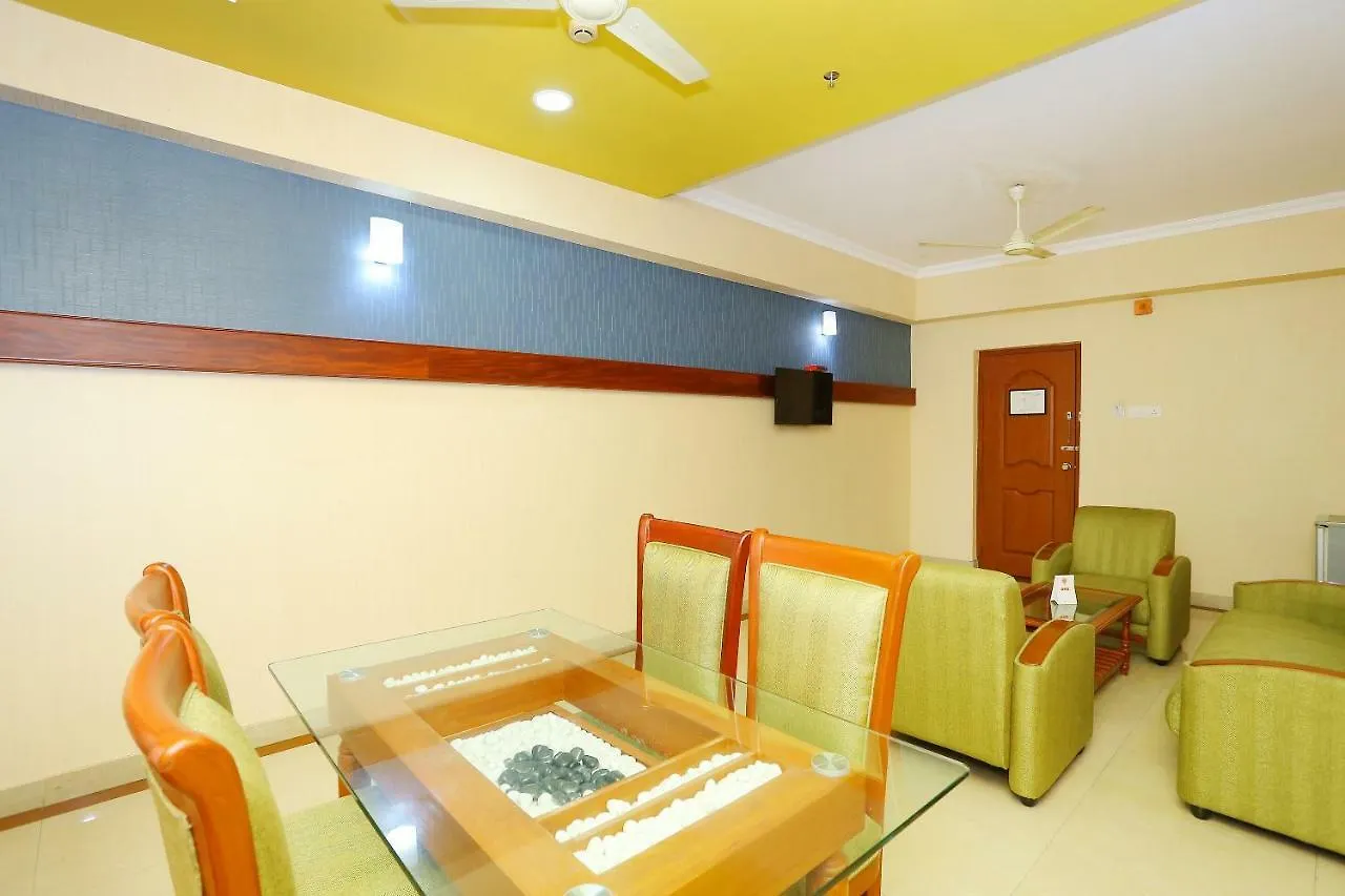 Oyo 37085 Smart Residency Hotel Thrissur 4*,  India