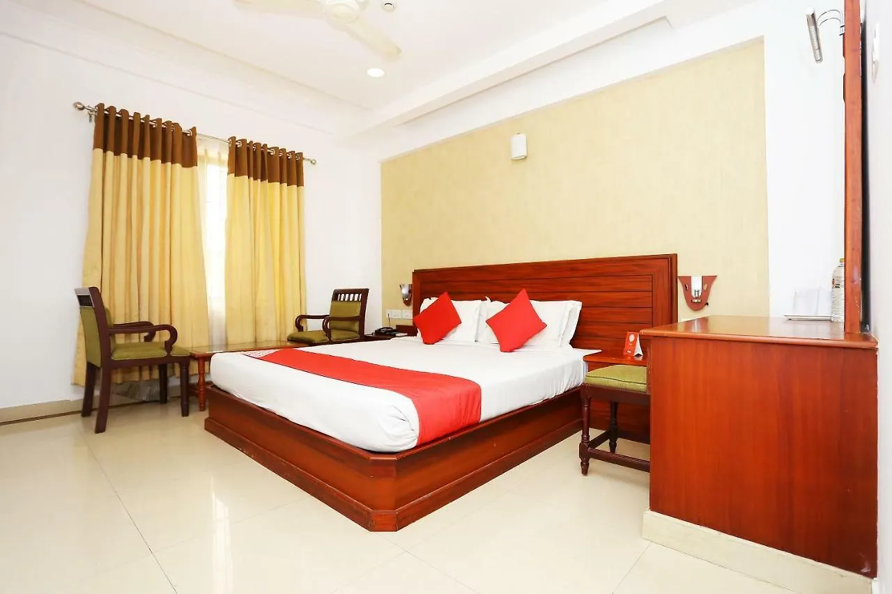 Oyo 37085 Smart Residency Hotel Thrissur 4*,