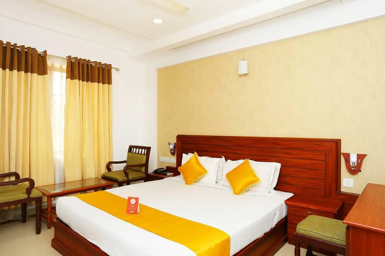 Oyo 37085 Smart Residency Hotel Thrissur 4*,